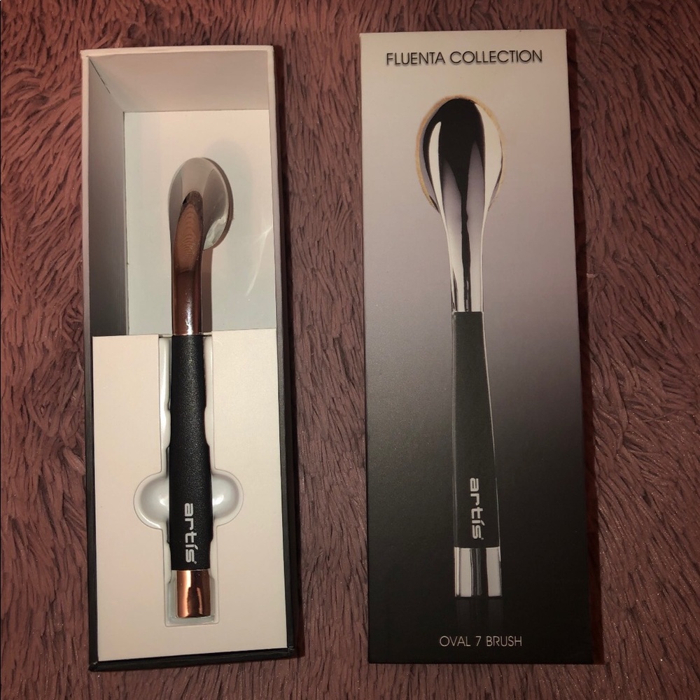 ARTIS professional makeup brush